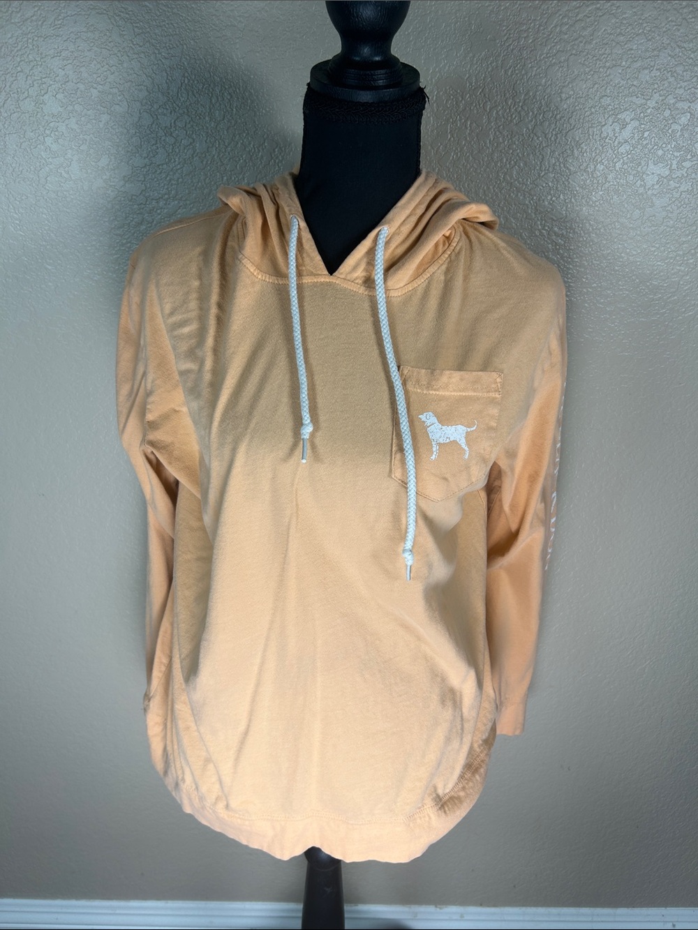 The Black Dog Peach Pullover Hoodie Size L Coastal Preppy